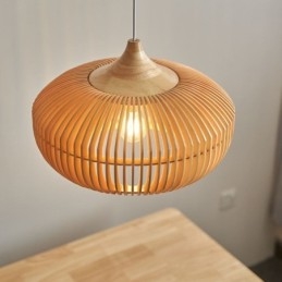 Lampadario a forma di zucca con struttura in legno