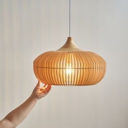 Lampadario a forma di zucca con struttura in legno