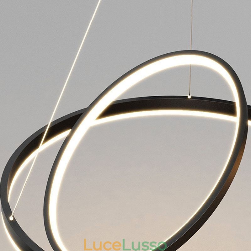Lampada a sospensione moderna con anelli circolari in acrilico