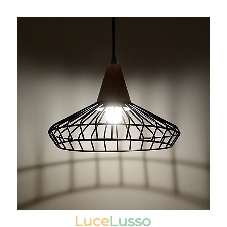Lampadario in metallo dipinto moderno e contemporaneo Lampadario in metallo dipinto moderno e contemporaneo