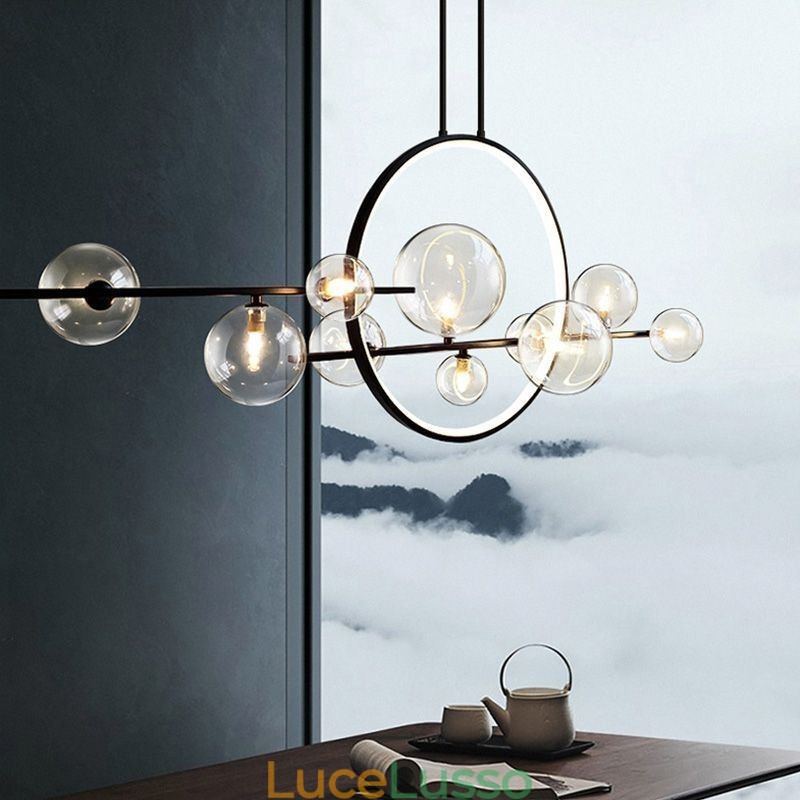 Lampadario moderno in metallo con bolle di vetro trasparente