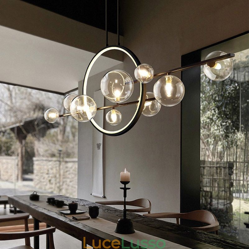 Lampadario moderno in metallo con bolle di vetro trasparente