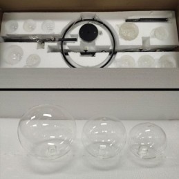 Lampadario moderno in metallo con bolle di vetro trasparente