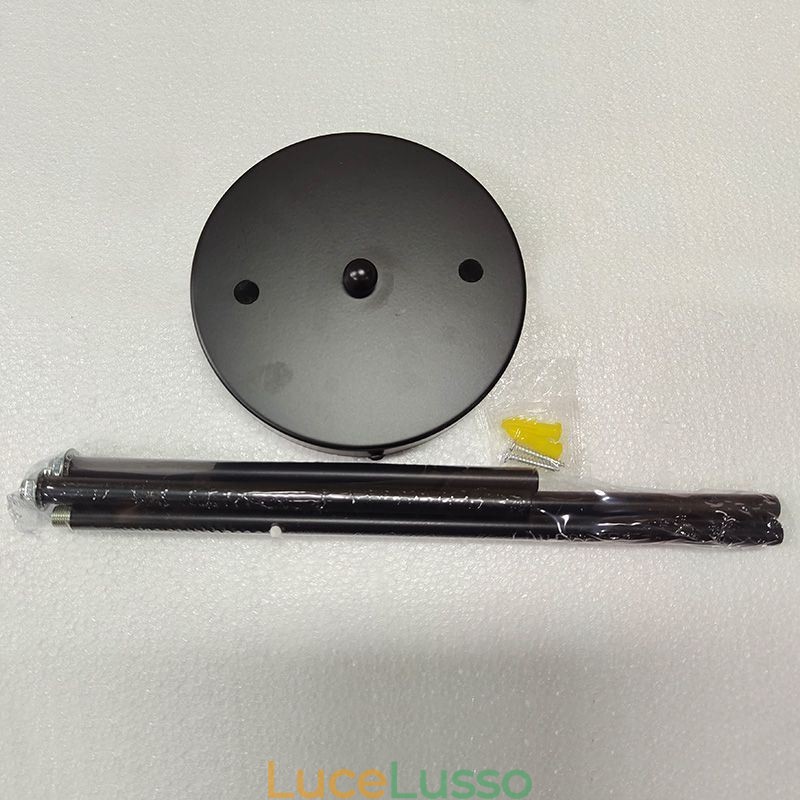 Lampadario moderno in metallo con bolle di vetro trasparente