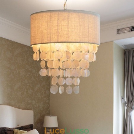 Lampada a sospensione contemporanea con gusci di medusa e paralume cilindrico Lampada a sospensione contemporanea con gusci di medusa e paralume cilindrico