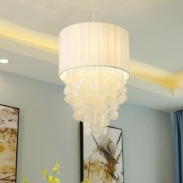 Lampada a sospensione contemporanea con gusci di medusa e paralume cilindrico