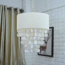 Lampada a sospensione contemporanea con gusci di medusa e paralume cilindrico
