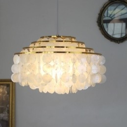 Lampadario moderno a forma di goccia di pioggia con paralume in conchiglia bianca e illuminazione a sospensione
