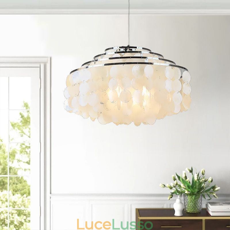 Lampadario moderno a forma di goccia di pioggia con paralume in conchiglia bianca e illuminazione a sospensione