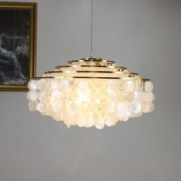 Lampadario moderno a forma di goccia di pioggia con paralume in conchiglia bianca e illuminazione a sospensione
