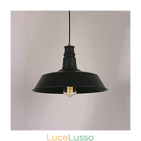 Lampada a sospensione moderna nera con paralume in cerchio in evidenza Lampada a sospensione moderna nera con paralume in cerchio in evidenza