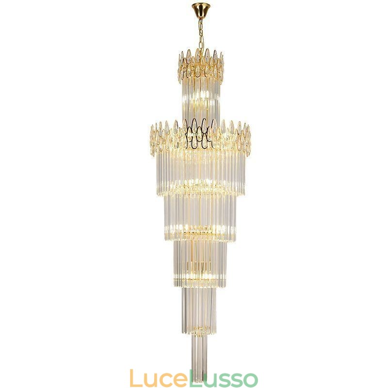 Moderna spettacolare lampada a sospensione con soffitto alto e scale