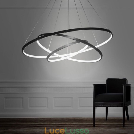 Lampada a sospensione moderna in alluminio nero con 3 anelli Lampada a sospensione moderna in alluminio nero con 3 anelli