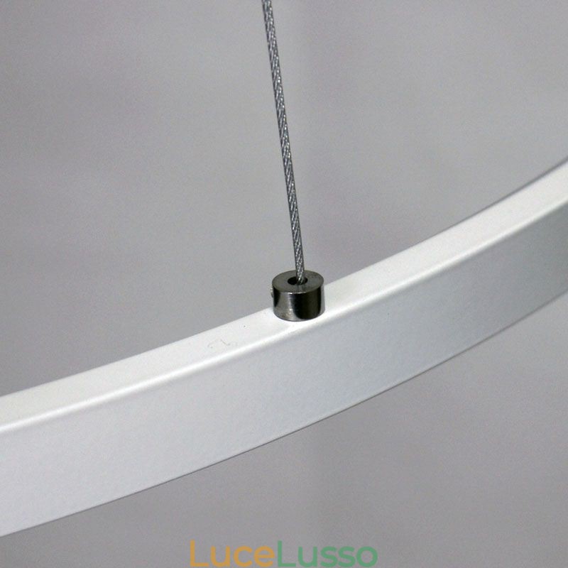 Lampada a sospensione in acrilico a forma di cerchio