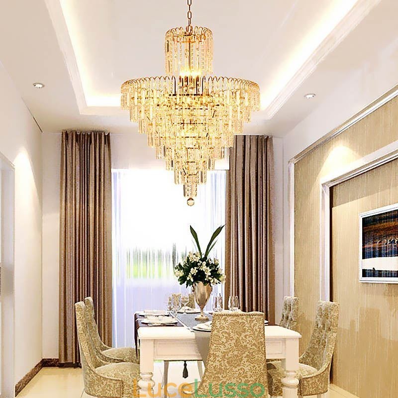 Lampadario conico moderno ed elegante in cristallo