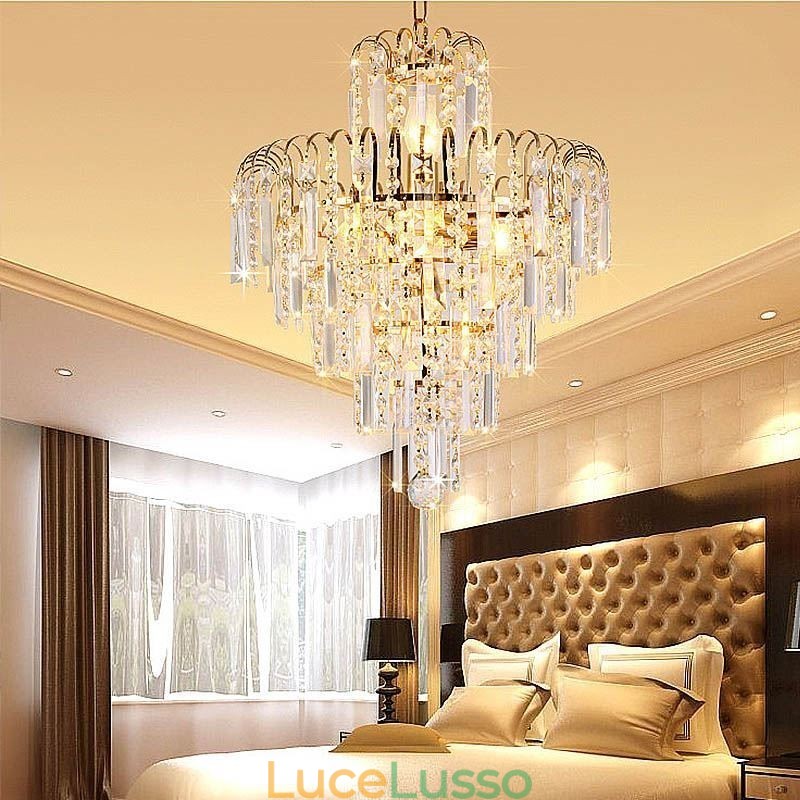 Lampadario conico moderno ed elegante in cristallo