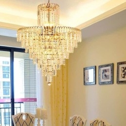 Lampadario conico moderno ed elegante in cristallo