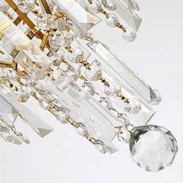 Lampadario conico moderno ed elegante in cristallo