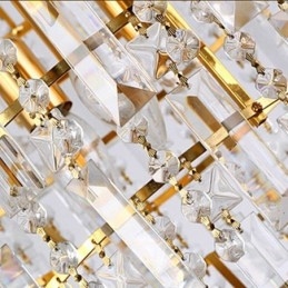Lampadario conico moderno ed elegante in cristallo