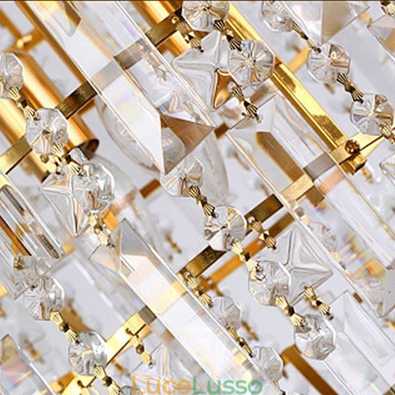 Lampadario conico moderno ed elegante in cristallo