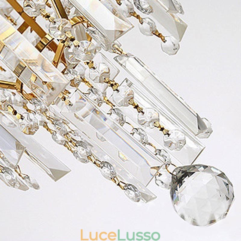 Lampadario conico moderno ed elegante in cristallo