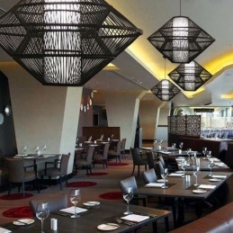 Lampada a sospensione in bambù con design giroscopico