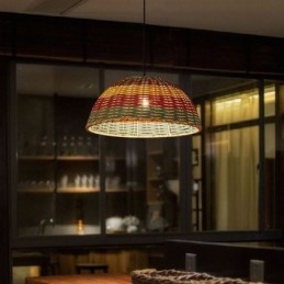 Lampada a sospensione in bambù e rattan con paralume intrecciato a mano a strisce colorate