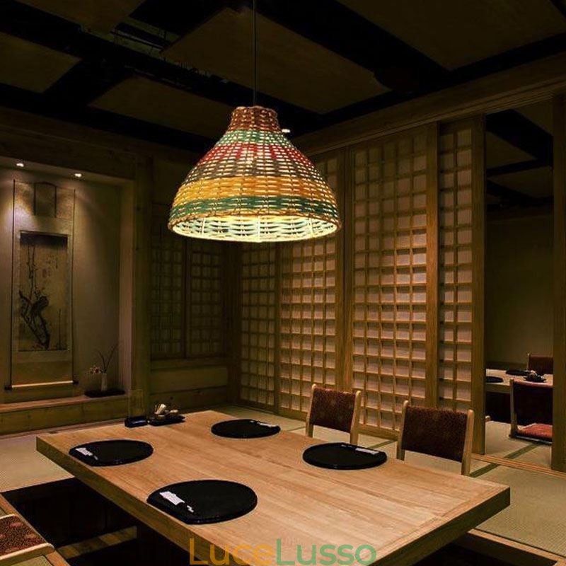 Lampada a sospensione in bambù e rattan con paralume intrecciato a mano a strisce colorate