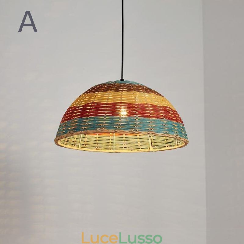 Lampada a sospensione in bambù e rattan con paralume intrecciato a mano a strisce colorate