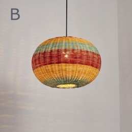 Lampada a sospensione in bambù e rattan con paralume intrecciato a mano a strisce colorate