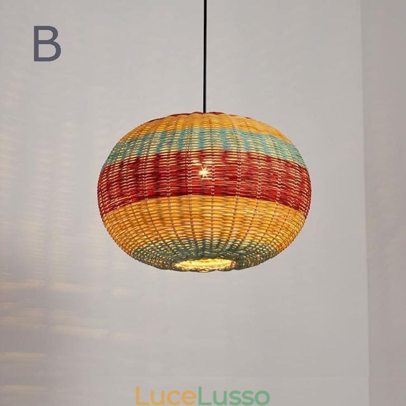 Lampada a sospensione in bambù e rattan con paralume intrecciato a mano a strisce colorate