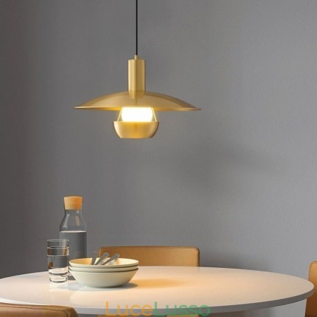 Lampada a sospensione con testa singola in oro spazzolato Lampada a sospensione con testa singola in oro spazzolato