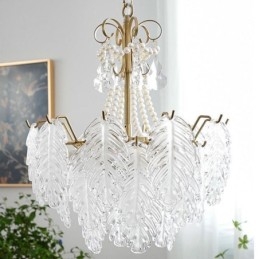 Elegante lampada a sospensione in vetro a forma di foglia