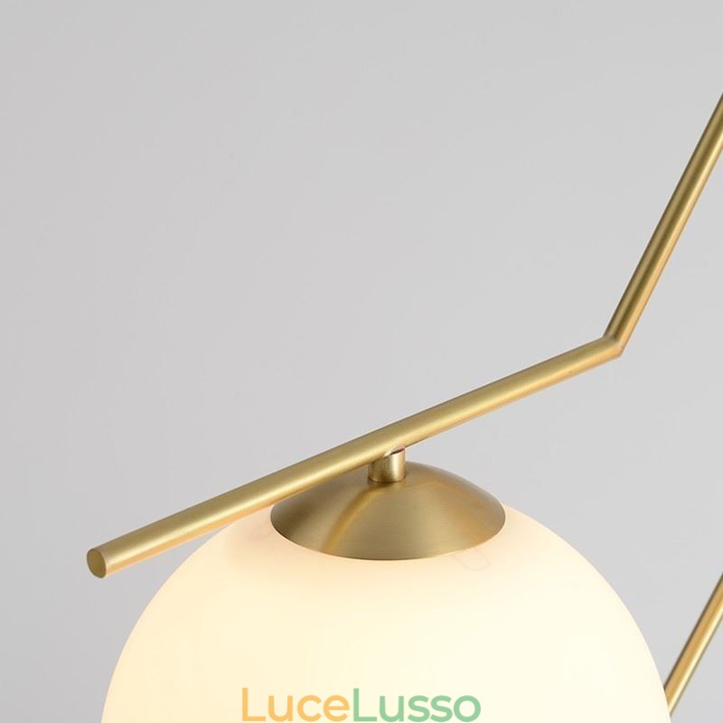 Lampada a sfera in vetro isola