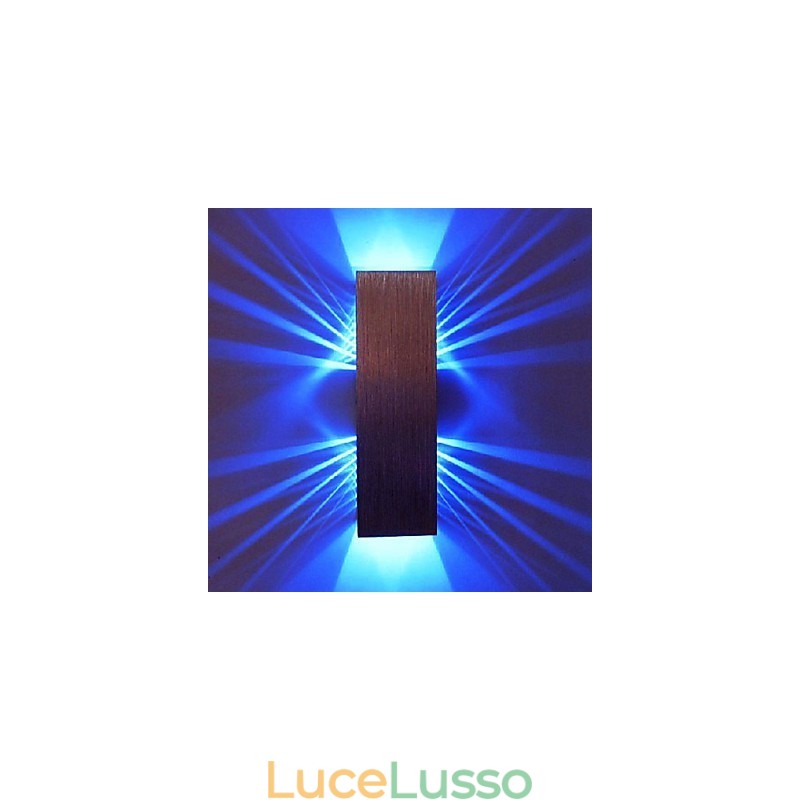 Applique moderna con design a luce diffusa, 2 paralumi cubici