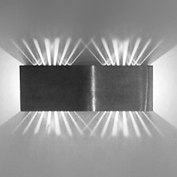 Applique moderna con design a luce diffusa, 2 paralumi cubici