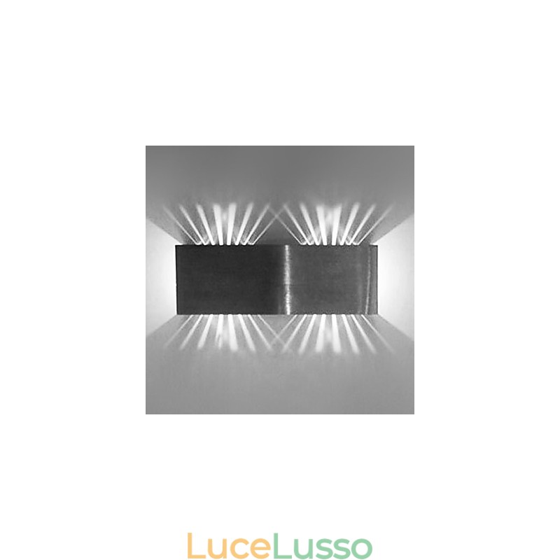 Applique moderna con design a luce diffusa, 2 paralumi cubici
