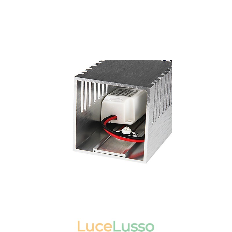 Applique moderna con design a luce diffusa, 2 paralumi cubici