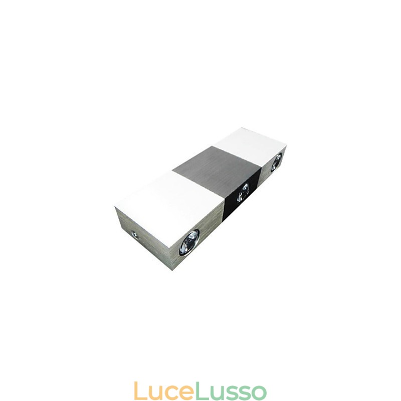 Applique moderna con corpo rettangolare in alluminio e luce diffusa