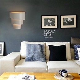 Piccola lampada da parete a forma di conchiglia in ferro battuto, a forma di torcia, a forma di testa di un letto