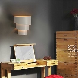 Piccola lampada da parete a forma di conchiglia in ferro battuto, a forma di torcia, a forma di testa di un letto