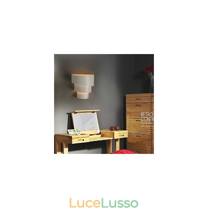 Piccola lampada da parete a forma di conchiglia in ferro battuto, a forma di torcia, a forma di testa di un letto