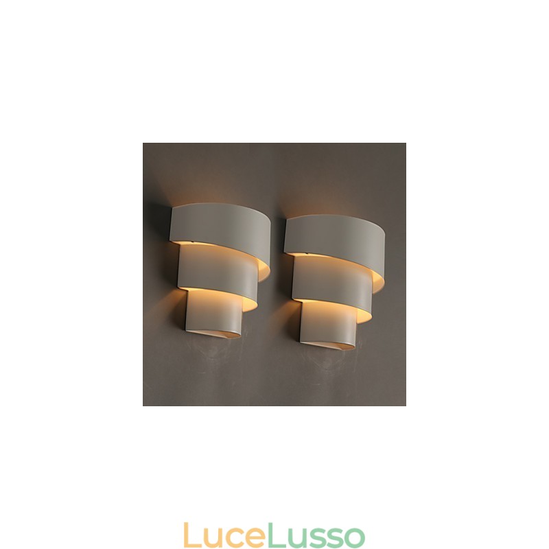 Piccola lampada da parete a forma di conchiglia in ferro battuto, a forma di torcia, a forma di testa di un letto