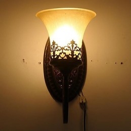 Lampada da parete in vetro per camera da letto in ferro battuto, tipo Europa, che restaura i modi antichi