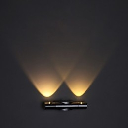 Applique moderna con luce diffusa, design fantascientifico