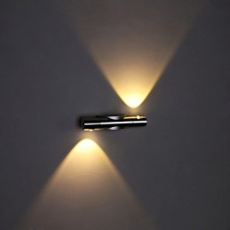 Applique moderna con luce diffusa, design fantascientifico