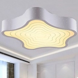 Le stelle marine geometriche moderne, creative, contratte e contemporanee assorbono la luce della cupola