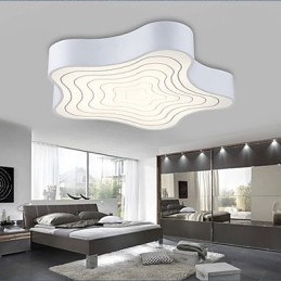 Le stelle marine geometriche moderne, creative, contratte e contemporanee assorbono la luce della cupola
