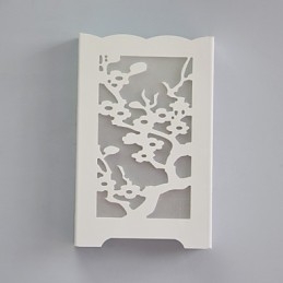 Lampada da parete bianca con fiori di prugna, motivi o disegni intagliati su luci in legno
