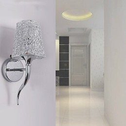 Lampada da comodino in argento, lampade da parete, trappola idraulica, sfondo, specchio, luce